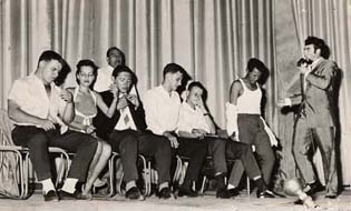 13.Tahiti 1961 - Princess Loma with Inspector of Police translating